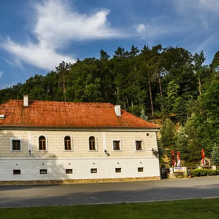 U Loveckého Zámečku Lodge